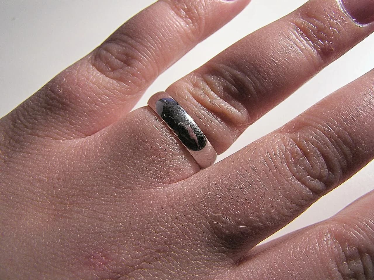 A gold wedding ring